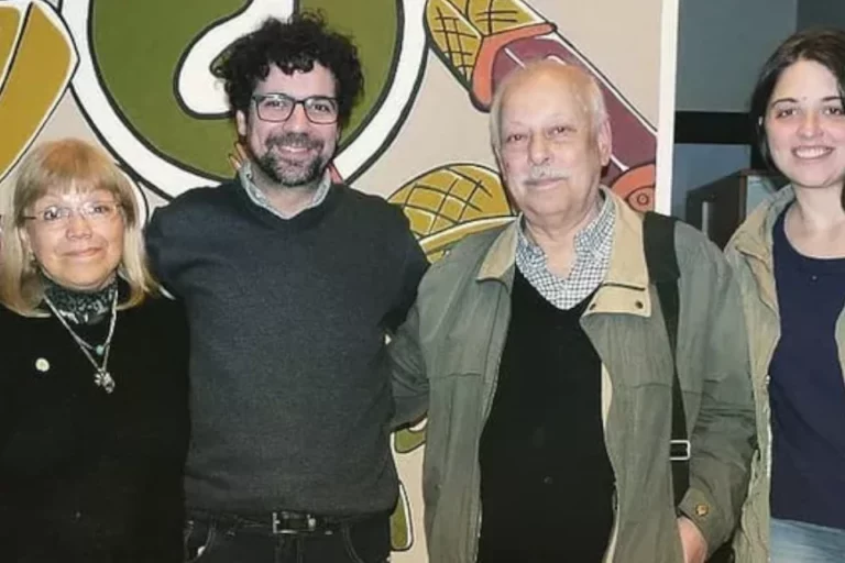 Los creadores de Quirinux junto a Alicia Coria y Luis Federichi, en Radio A.