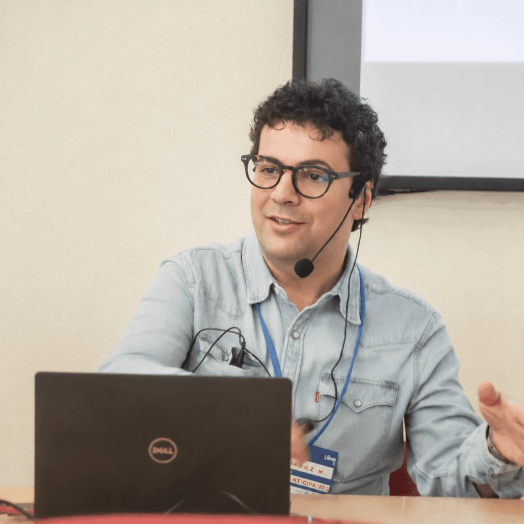 Charlie Martinez, autor de Quirinux, en el Congreso esLibre 2026 en Melide